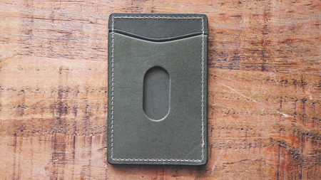 【minca】栃木レザーのタテ型パスケース 定期入れ パスホルダー01/オリーブ　694