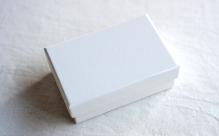 【瀬戸焼】 眞窯 磁器のお花の耳飾り ピアス しろ 【眞窯】/ アクセサリー 耳飾り /瀬戸市[BBDK010]