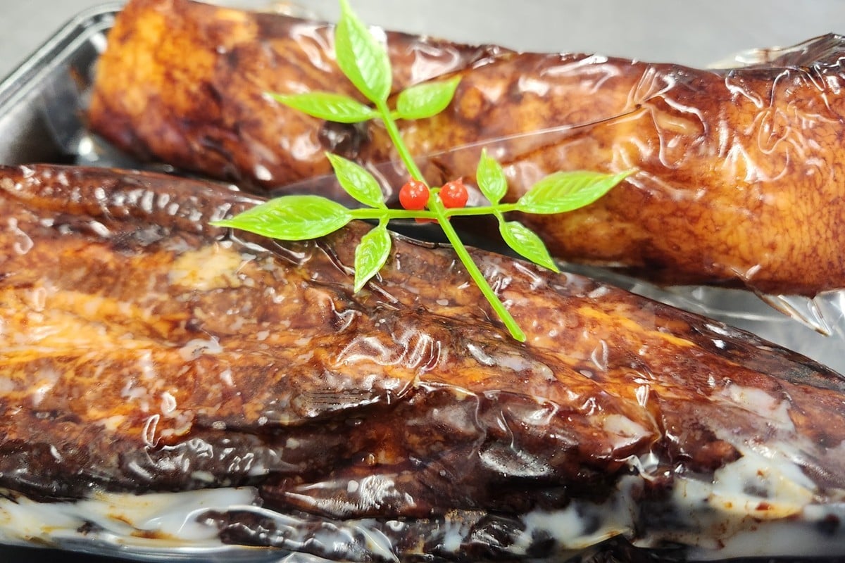 
            お肉屋さんのおばちゃんが手造りした国産バラ焼豚 約400g×2 肉 豚肉 焼豚 豚バラ チャーシュー 国産 真空包装 冷凍 贈答 ギフト 【185_2048】
          