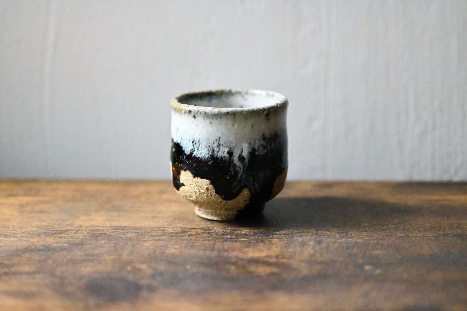 【ふるさと納税】山田錦ぐい呑（わら灰釉、黒アメ釉掛け分け）[ぐいのみ 食器 酒器 お猪口 おちょこ 日本酒 お酒 酒] インテリア