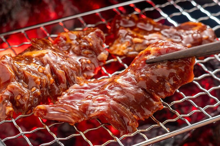 【定期便/計3回】味付き牛ハラミ　1kg(200g×5)　計3kg | 特製タレ 焼くだけ 手作業で加工 焼肉 お取り寄せ バーベキュー ふるさと納税はらみ ふるさと納税ハラミ 柔らかい やわらかい 