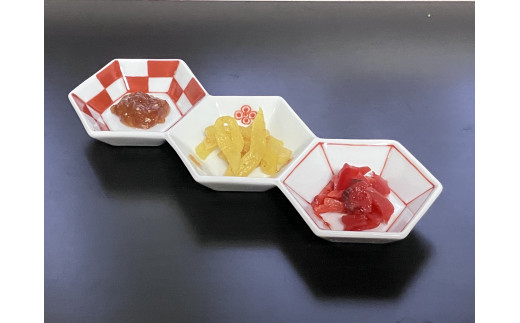 伊万里焼 市線花（青・赤）亀甲三品盛 165-H558