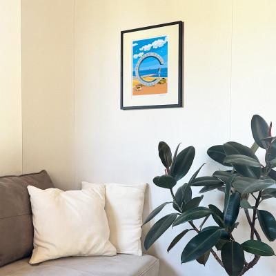 ふるさと納税 茅ヶ崎市 湘南・茅ヶ崎で描く、海を感じるイラストアート『ジークレーアートフレーム　SL-06』(大:四つ切) |  | 01