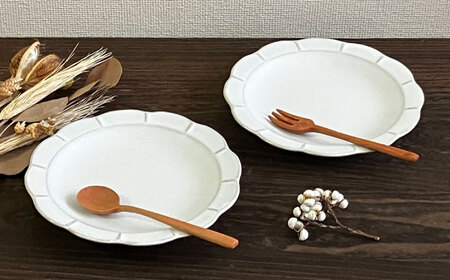 【瀬戸焼】白釉花型皿16cm 2枚セット【株式会社まるたか水野コーポレーション】 / 皿 食器  ギフト プレゼント / 瀬戸市[BBBF019]