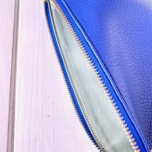 ストラップ付きポーチ