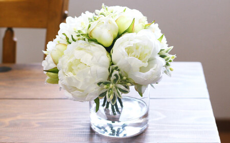 水換え不要!!ピオニー(芍薬)の花瓶に入った花束：white【ハンドメイド アーティフィシャルフラワー 造花 芍薬 しゃくやく 花瓶 お花 花 岡山県 倉敷市 おすすめ 人気】