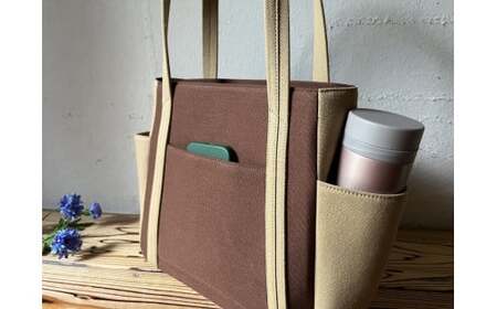 【2026年6月上旬発送開始】【 AKIRA オリジナル】【 マツコの知らない世界 で紹介されました！】 中型レディストートバッグ ダブルポケット ダークブラウン帆布×ベージュ 軽量 軽い 日本製 キ