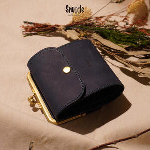 【4色展開】がま口ミドルウォレット　革小物　ハンドメイド　手縫い　一点物　財布　スナッグルレザー 黒