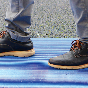 No.284-01 安全スノコマット　450×750mm　ベージュ ／ 樹脂製 下駄箱 お風呂場 ベランダ テラス 樹脂製マット 高耐久 ソフトな感触 素足にやさしい 水はけ 水回りにも最適 千葉県