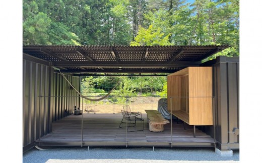 
            完全貸切 富士山の麓 河口湖町小立に佇む 一日一組限定 薪ストーブサウナ付コンテナハウス 一棟宿泊券（平日）
          