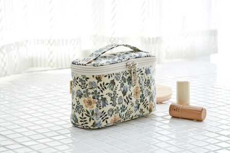 【Cyalel Yahata】プレミアムリバティプリント スリムバニティポーチ エディナム ホワイト 化粧ポーチ レディース 小物入れ 旅行用 トラベルポーチ 花柄 箱入り 日本製_OS007-001