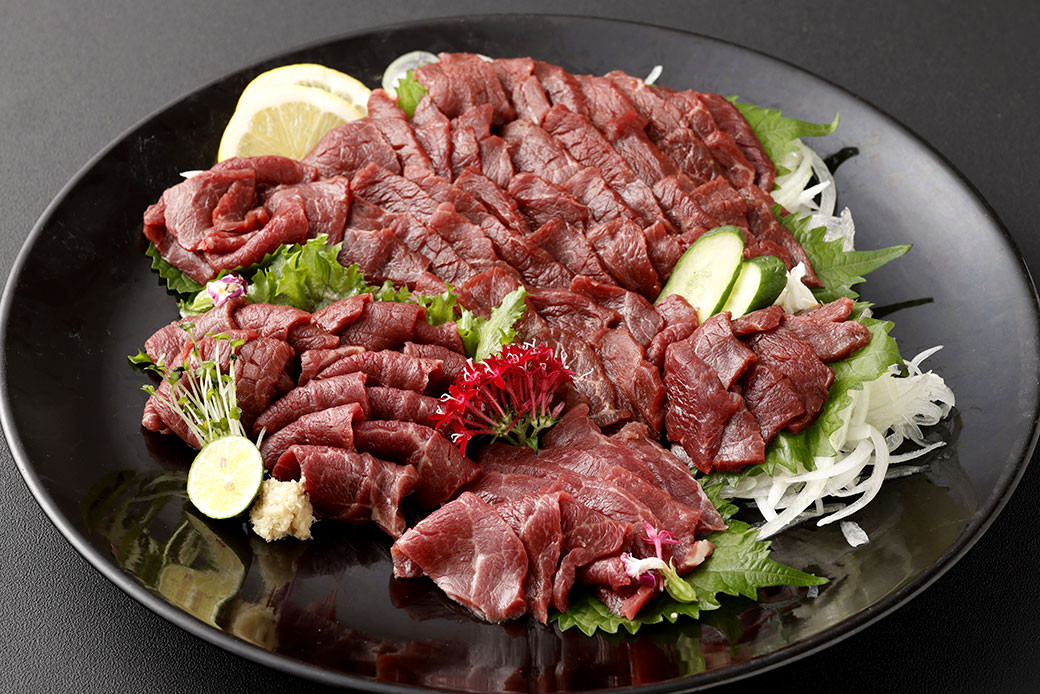 
            【フジチク ふじ馬刺し】カット不要！切れてる馬刺し！50g×10人前 計500g タレ・生姜付き 馬刺し 馬肉 馬 お肉 肉 熊本県 水上村 冷凍
          