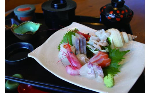 「お食事」で使える利用券10,000円分！ 海鮮 蟹 イカ 白いか 香住ガニ 松葉がに グルメ 食べ物 誕生日 ギフト券 プレゼント 食事券 母の日 父の日 旅行 兵庫県 香美町 香住 かに八代 れん