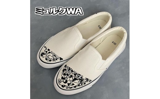 
                  手描きスニーカー「ミュルクWA」白地 幾何学模様 ワイズ 2E 22.0～28.0cm【受注制作】
                