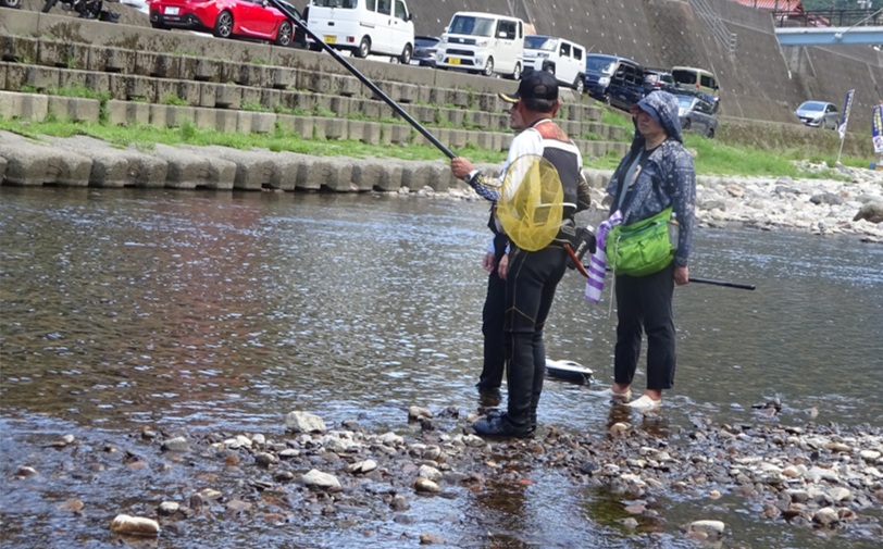 錦川 遊漁券 年券 アユを含む全魚種 / 釣り 川釣り 鮎釣り アユ 鮎 サツキマス マス コイ ウナギ モクズカニ 渓流釣り 鮎ルアー 釣り券 年間 アウトドア 趣味 清流 贈答 ギフト プレゼント 人気 おすすめ / 山口県岩国市/錦川漁業協同組合 [BUBK001]