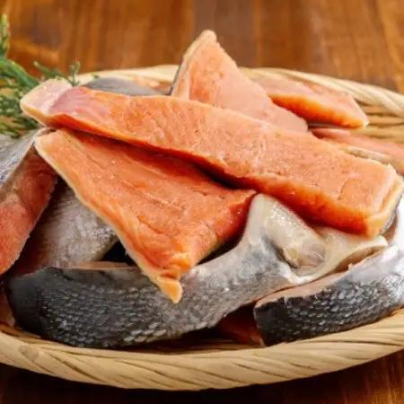 【訳あり】天然新巻鮭 食卓応援切身セット 1kg( カマ・尾切身含む)【配送不可地域：離島】【1748659】