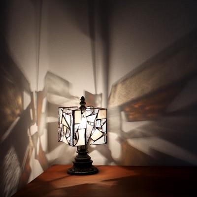 ふるさと納税 瀬戸市 【Nijiiro Lamp】ステンドグラスのテーブルランプ カケラ スクエア ホワイト |  | 02