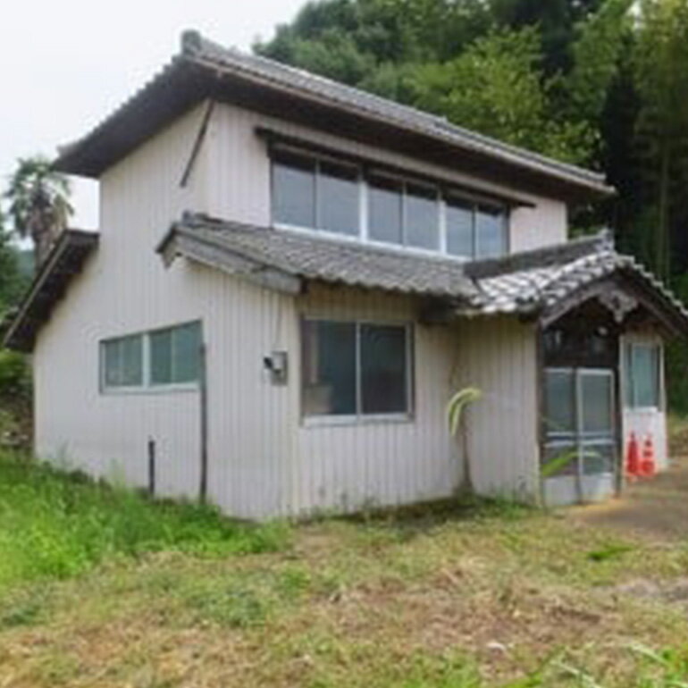 【ふるさと納税】 空き家 見回りサービス 年1回 定期巡回 防犯対策 不在宅管理 空き家管理 郵便物確認 破損チェック 庭木 雑草 簡易清掃 写真付き報告書 代行管理 遠方の実家管理 高齢者支援 茨城県 石岡市 (G04-002)