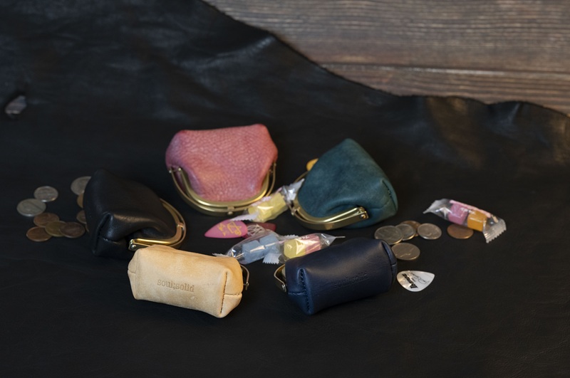 【soul;solid】ワンタッチ真鍮がま口ミニポーチ soul solid ワンタッチ 真鍮 がま口 ミニポーチ 選べる カラー 革 マチ ハンドメイド ギフト用 エイジング 小銭収納 コンパクト バッグ 高品質 収納力 レザー アンティーク 小物 雑貨 革小物 愛知県 小牧市 送料無料