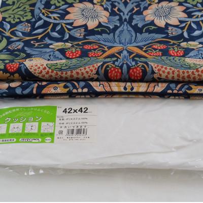 ふるさと納税 菊川市 イギリス製プリントコットン 　ウィリアム・モリスのクッションカバー　42cm角　中綿付き　インディゴ |  | 02