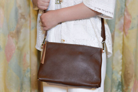 益子の革工房maharoのショルダーポーチ（M）キャメルブラウン｜栃木県 益子町 ふるさと納税 ショルダーポーチ 牛革 手作り（AX106-1）