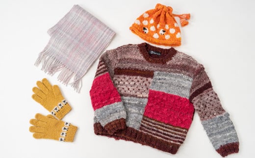 【北海道士別市】士別産羊毛サフォーク手つむぎニット４点セット【セーター,マフラー,手袋,帽子各1点】