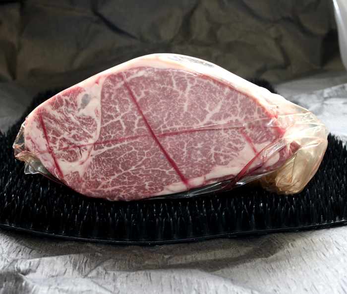 チルド 宇陀里牛 ヘレ肉 丸ごと １本 約３kg ／ 光福久屋 牛肉 ヒレ フィレ ステーキ バーベキュー BBQ キャンプ 黒毛和牛 父の日 奈良県 宇陀市 お中元 贈答用 贈り物 暑中見舞い お土産 チルド 牛肉 ヒレ フィレ ステーキ お歳暮 内祝い 美味しい部位 送料無料  奈良県 宇陀市