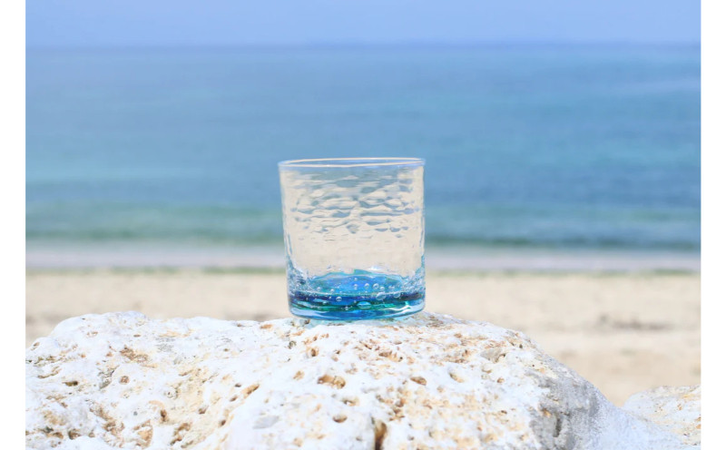 
                  【RYUKYU GLASS WORKS 海風】オキナワオーシャン　ロック（ラージ） 〇 沖縄 読谷村 夏 琉球ガラス ガラス工房 東シナ海 体験工房 彩り ブルー コバルトブルー 地場産品 手作り 伝統工芸品 サイズ違い有 プレゼントに 涼しさ演出　 お祝いに 涼しさ演出 人気商品
                