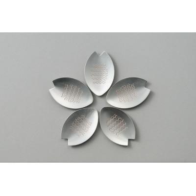 ふるさと納税 燕市 さくらの花びらおろし金(大河津分水通水100周年記念パッケージ)シルバー　1枚 【 おろし器 】 |  | 02