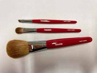 熊野化粧筆 マスクメイクセット(軸色：赤)【メイクブラシ 化粧筆 フェイスブラシ ファンデーションブラシ チークブラシ パウダーブラシ ハイライトブラシ 化粧 メイク コスメ 美容 スキンケア 立体感 透明感 ツヤ感 マット肌 ナチュラルメイク しっかりメイク しわ シミ 毛穴 クマ 乾燥 ほうれい線 たるみ くすみ テカリ 化粧崩れ 皮膚 乾燥肌 敏感肌 ニキビ 黒ずみ 色ムラ 赤み】 21-51