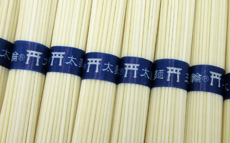 M-BD5.【高級手延】三輪の太めん 64束(3.2kg) 化粧木箱入り（KB-32）