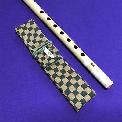 ふるさと納税 甘楽町 篠笛楽遂　古典調四笨調子　天地彫込み籐巻仕上げ、笛袋と篠製こはぜ付。 |  | 03