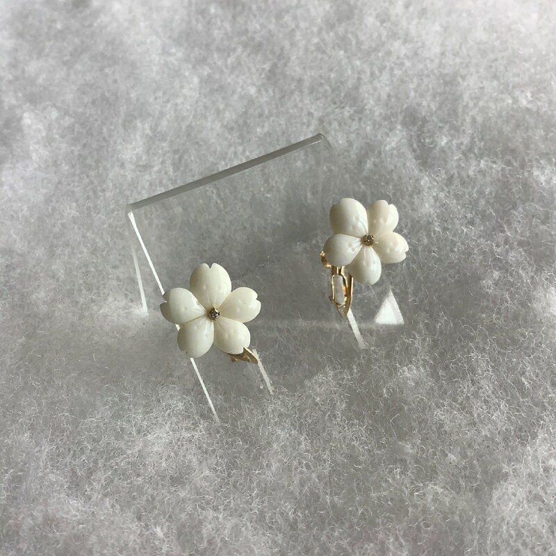 【ふるさと納税】 サンゴ イヤリング アクセサリー 白珊瑚 珊瑚 サンゴアクセサリー 桜 さくら 花 さんご ジュエリー ダイヤモンド 職人 高知県 南国市