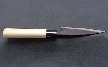 土佐の打ち刃物職人が作る、黒打ち小包丁　刃渡り105mm | 白2 朴