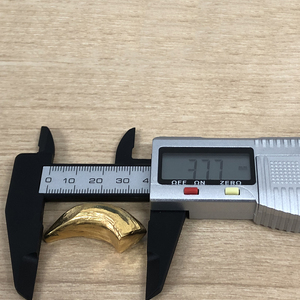 猪の牙のフィギュア(小)　置物　オブジェ　インテリア　24金　K24