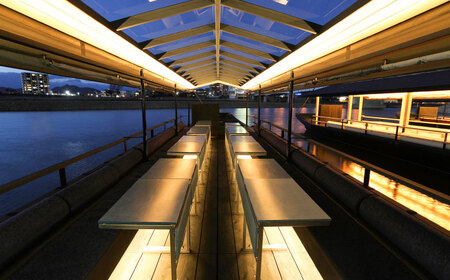 【繁忙日】ぎふ長良川の鵜飼高級観覧船（藍山）15名貸切招待券 岐阜 観光 チケット 岐阜市/鵜飼高級観覧船事務所[ANBA010]