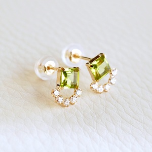 【ジュエリー】K10 イエローゴールド　ペリドット ピアス 保証書付 SMK-5220 242-004-e