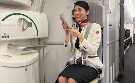 【10月18日開催】JAL 客室乗務員体験プログラム(1名様) 体験 体験型プログラム 客室乗務員 日本航空 職業体験 ドリンクサービス 機内アナウンス ビジネスクラス 機内食 大田区 東京都