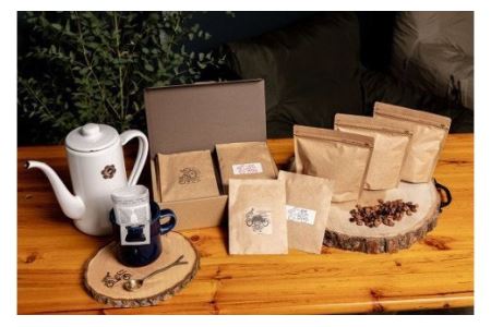 No.098-01 【豆】ウイスキーバレルエイジドとふんわりいちごの自家焙煎コーヒー詰め合わせセット