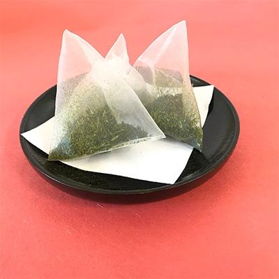ふるさと納税 袋井市 本格深蒸し新茶 2gティーバッグ35個入り×1袋・5gティーバッグ25個入り×1袋 |  | 02