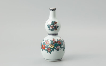 【有田焼】人間国宝十四代目今泉今右衛門作 色絵墨色・藍色墨はじき四季花文酒器セット / 佐賀県[41AAAY003]