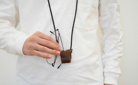 グラスホルダー 【ブラウン】 UNISOLE ｜ 革小物 革 学生ブランド 手づくり ユニソレ おしゃれ 小物 革製品 プレゼント ギフト 贈り物 草加レザー 草加 獨協大学 大学生 草加市 埼玉県