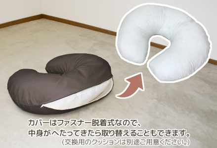 らくらくU字クッション　合皮レザー　スマホ枕　授乳クッション_ダークブラウン【G0589】