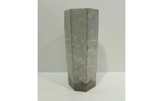 【ふるさと納税】萩焼 萩面取 花入 花瓶 フラワーベース 花器 おしゃれ 陶器 お洒落 インテリア 雑貨 ギフト 人気 モダン 和モダン かわいい 可愛い 山口県 萩市 日本製 国産 贈り物 プレゼント お祝い 結婚祝い 高級感 上品 シンプル 引き出物 誕生日 記念品 グレー