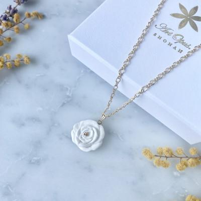 ふるさと納税 茅ヶ崎市 ArtOpus. ネックレスピアスセット 薔薇 白 湘南 茅ヶ崎市 陶磁器 アクセサリー ギフト |  | 01