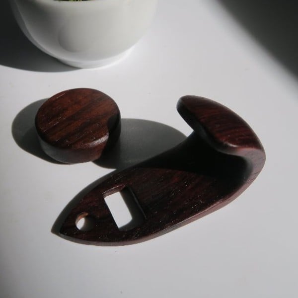 シタン（茶褐色）