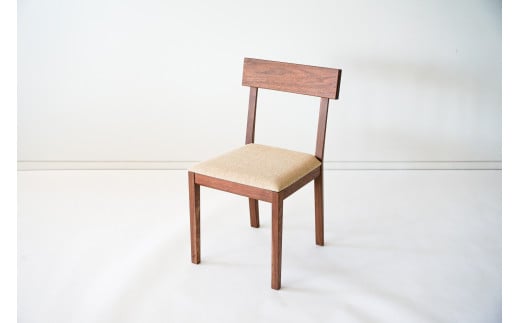 SORIDOME chair　樹種：ウォールナット　カラー：ベージュ