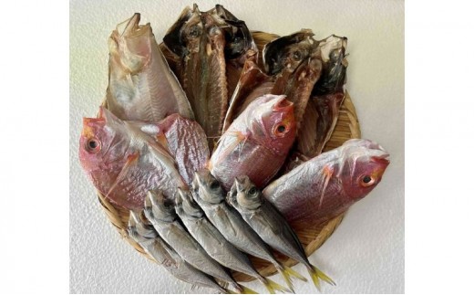 
                  黒部の「できたて干物セット」 / 旬 魚介 魚 さかな 詰め合わせ ひもの 富山湾 名水 産地直送 生地 干物の詰め合わせ 加工品 朝食 朝ごはん おかず 夕飯 晩御飯
                