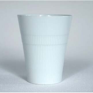 有田焼 ホワイト＆レリーフ ペアフリーカップ【香蘭社】食器 器 うつわ カップ 焼酎 デザート ギフト プレゼント レンジ 食洗器 OK A20-581_イメージ2