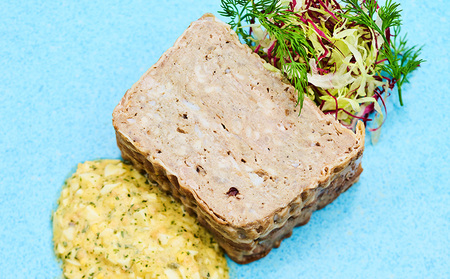 【米島酒造】くぁっちー美食便 3品コース 泡盛 酒 アルコール 酵母 発酵 熟成 ブレンド 酒造り セット 料理 熟練 シェフ 食材 贅沢 久米島 赤鶏 車海老 あぐー豚 琉球 沖縄